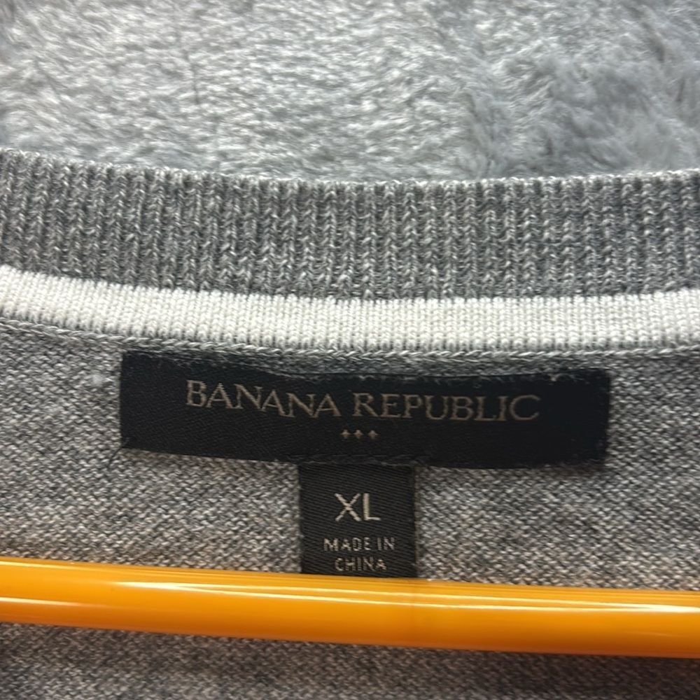 Banana Republic Gray Vneck Soft Sweater Size XL - Picture 2 of 8